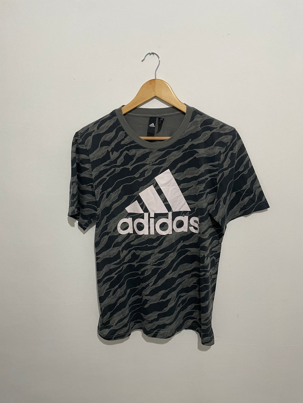 T-Shirt Adidas : M