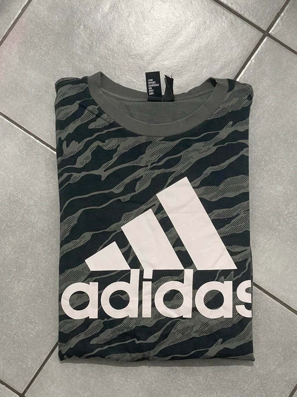 T-Shirt Adidas : M